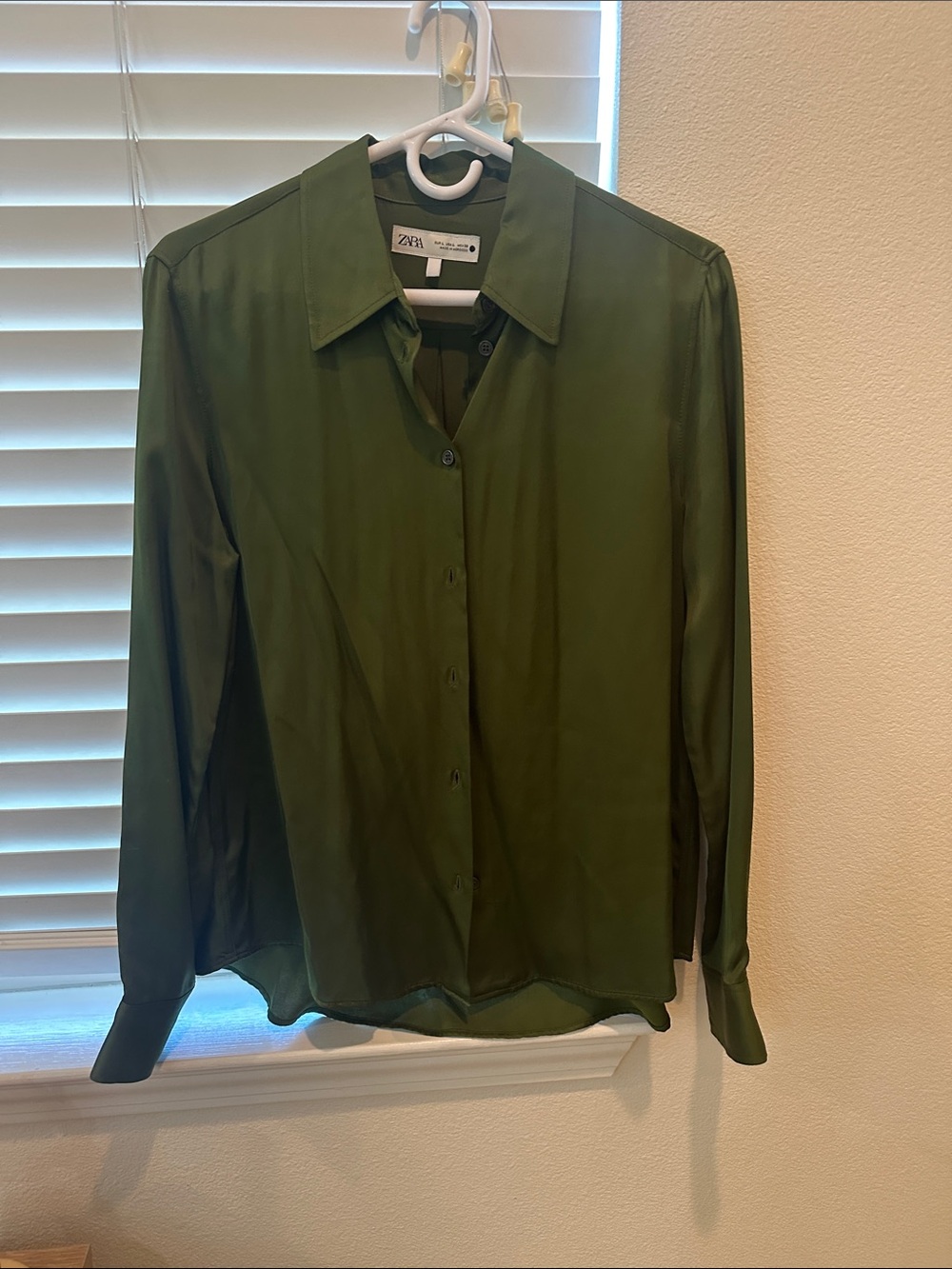 Zara Men's Olive Green Long-Sleeve Button-Up Shirt